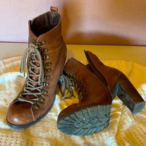 Heeled brown leather boots